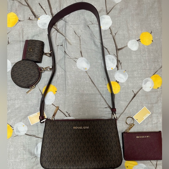 Michael Kors Jet Set Crossbody & Coinpouch w/ID holder - Picture 1 of 2